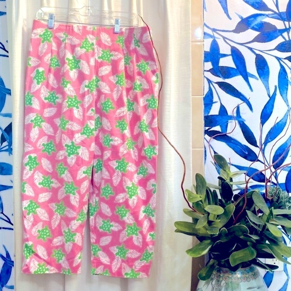 Women’s Briggs Petite Pink Green Turtles White Leaf Capri Cropped Stretch Pants